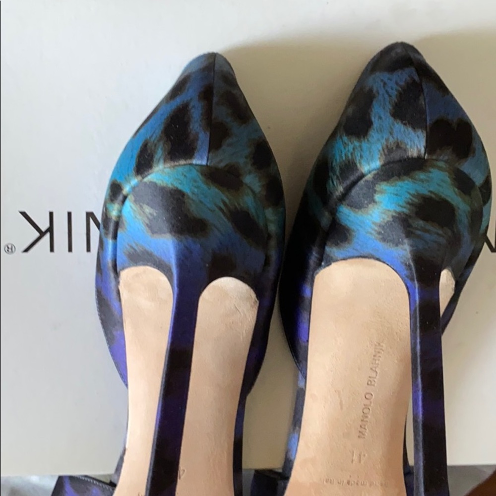 Manolo Blahnik Leopard Fabric Pump - Picture 10 of 16